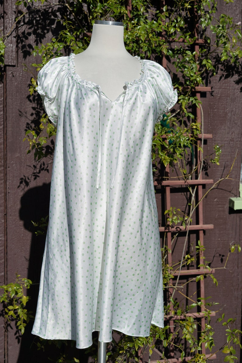 1990s 2000s White and Green Polka Dot Babydoll Mini Dress by Oscar de la Renta Pink Label 90s Y2K Flowy Sweet Ethereal Fairy Short Nightgown bild 2