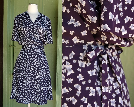 green emerald velvet dress Liz Claiborne Fit & Flare Dress Size 8 – C&J Collections Chicago main image 0
