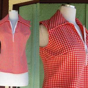 1970s Red White Checkered Sleeveless Half Zip Top with Large Pointed Collar