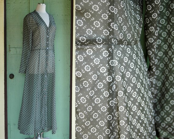 1990s Sheer Green and White Floral Long Sleeve Dre