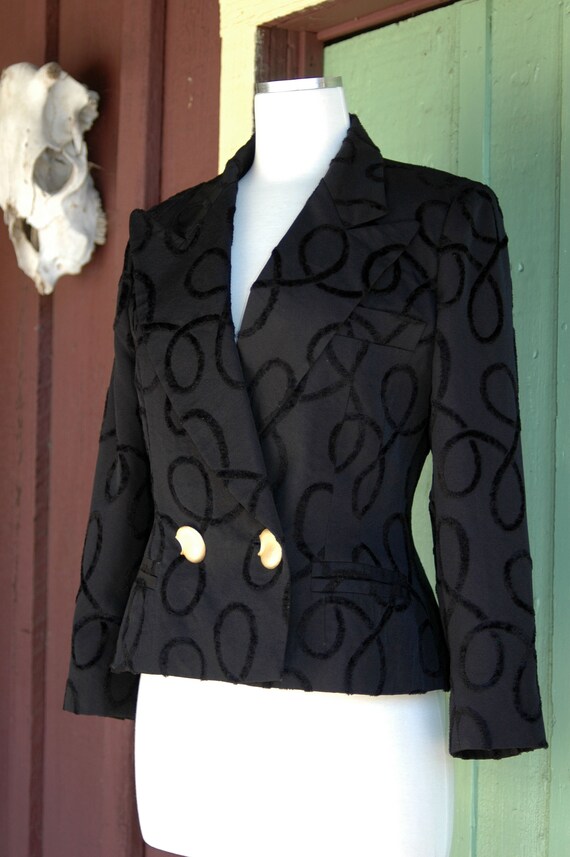 1990s Black Hourglass Cropped Blazer with Gold Bu… - image 7