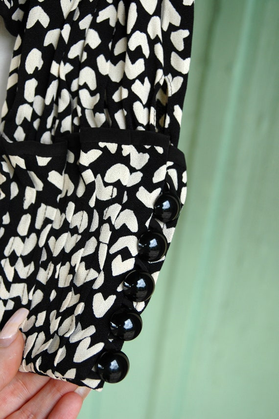 1980s 1990s Black and White Heart Print Long Slee… - image 8