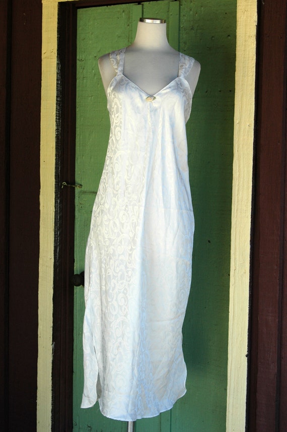 1980s 1990s White Silky Nightgown by Fantasies by Mor… - Gem