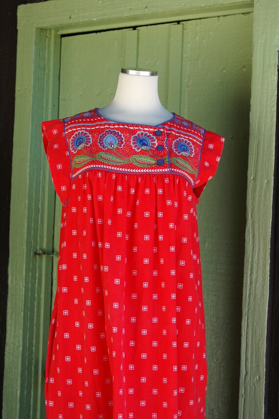 1970s Red Nightgown with white Blue Green Floral … - image 3