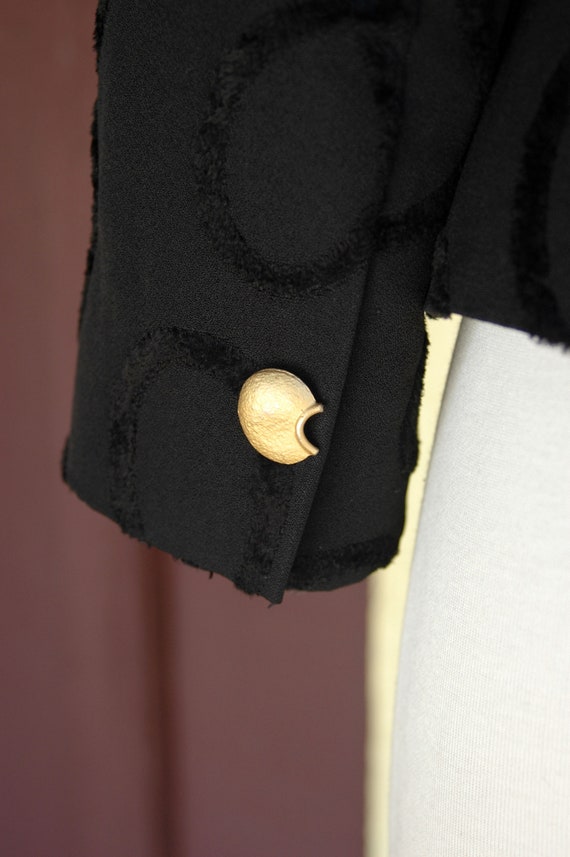 1990s Black Hourglass Cropped Blazer with Gold Bu… - image 9