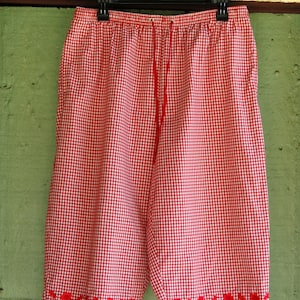1990s Red and White Checked Cropped Pants by Karen Scott // 90s Summer Picnic Casual Pants with Red Floral Detail image 2
