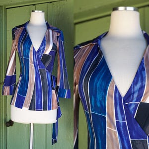 Diane Von Furstenberg Blue Grey Tan White Geometric Print Wrap Top // DVF Silk Jersey V Neck Wrap Top
