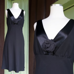 1990s 2000s Black Bias Cut V Neck Slip Dress // 90s Y2K Jones New York Sleeveless Knee Length Dress with Silk Flower