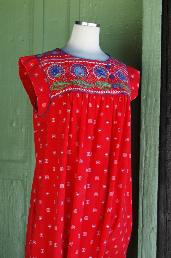 1970s Red Nightgown with white Blue Green Floral … - image 4