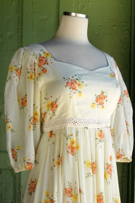 1970s Boho Hippie Pale Yellow Orange Peasant Dres… - image 4