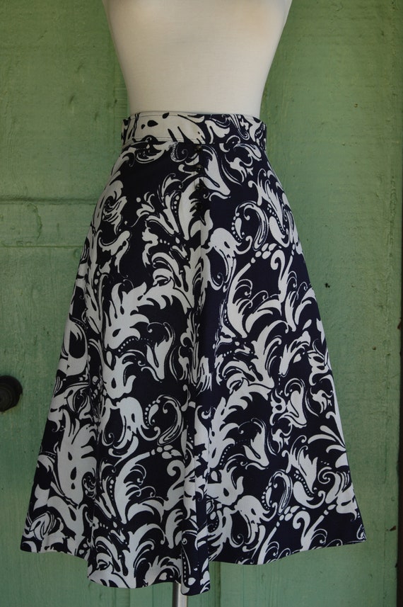 1960s 1970s Navy Blue and White Swirly Print A Li… - image 3