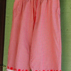 1990s Red and White Checked Cropped Pants by Karen Scott // 90s Summer Picnic Casual Pants with Red Floral Detail image 4