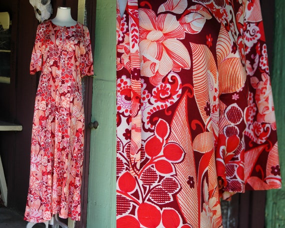 1940s 1950s Orange, Pink, Red Floral Print House D
