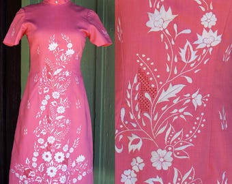 1970s Peachy Salmon Pink Floral Embroidered Dress with Mandarin Collar // 70s Short Sleeve Slim Dress