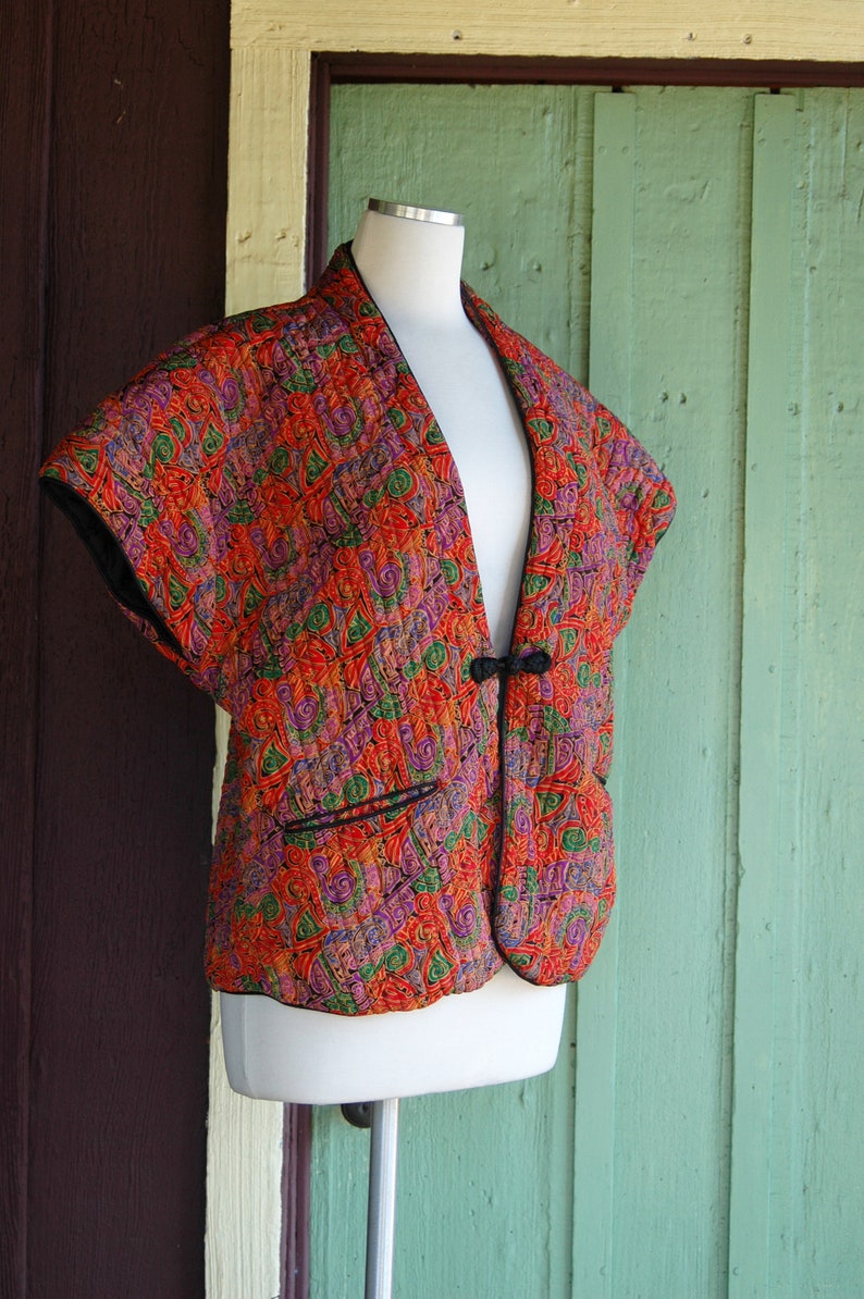 HOLIDAY 1980s Funky Swirl Artsy Red Purple Blue Green Quilted Vest with Frog Closure // 80s Oversized Boxy Quilted Artsy Vest Jacket image 6