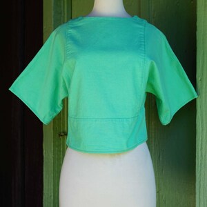 1970s 1980s Green Batwing Wide Sleeve Cropped Top // 70s 80s Button Back Crop Top