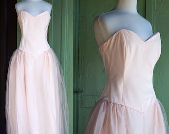 1980s Peach Strapless Sweetheart Neckline Gown with Mesh Full Skirt // 80s Glinda the Good Witch Prom Dress Party Dress
