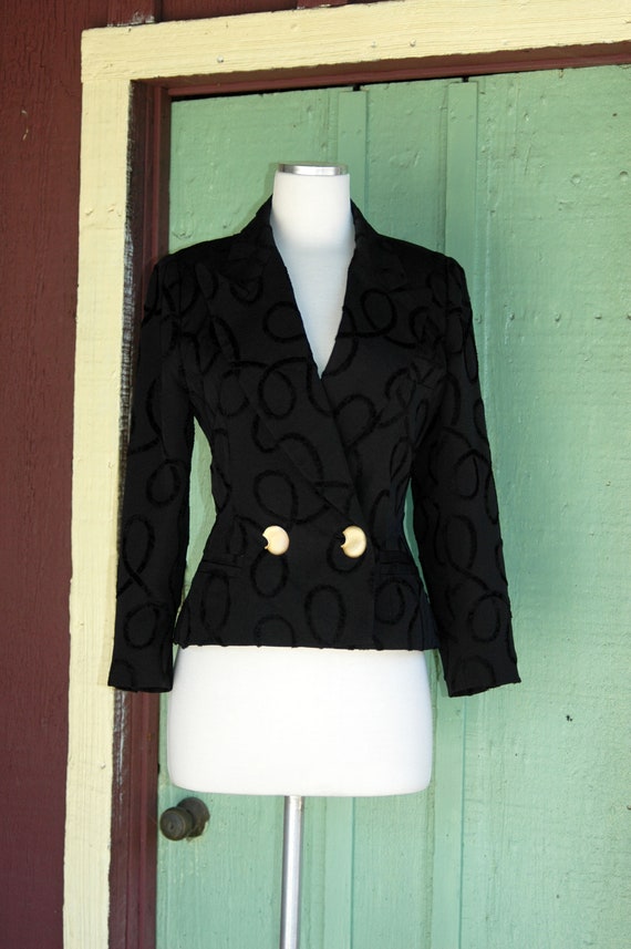 1990s Black Hourglass Cropped Blazer with Gold Bu… - image 4