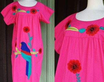1980s Pink House Dress with Bright Colorful Bird and Floral Print // 80s Short Sleeve Relaxed Fit House Dress