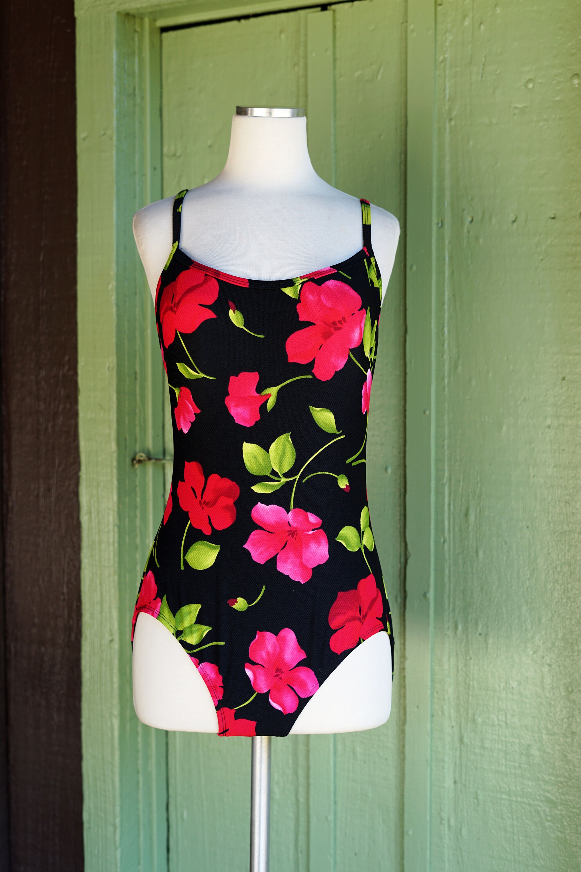 K様épine rétro flower bi-color swim wear Tropic Bouquet Skirted Swimsuit | Shop Beautiful Designs by