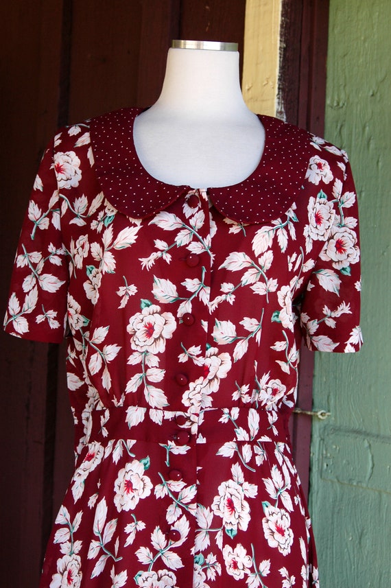 1990s Dark Red Floral Jumper with Polka Dot Colla… - image 5