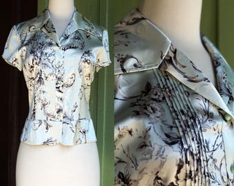 2000s St John Collection Pale Blue Grey Romantic Floral Print Short Sleeve Silk Blouse