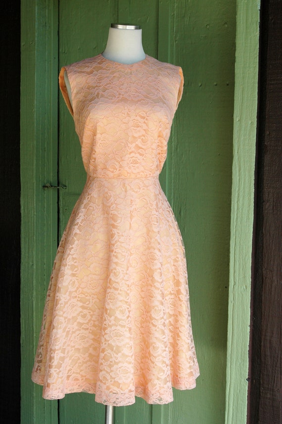 1960s Peach Lace Fit and Flare Sleeveless Midi Dr… - image 6