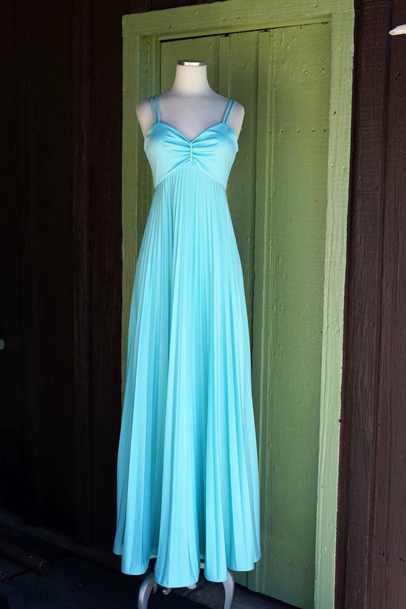 open lace back dress Amazon.com: R&M Richards Women's Plus Size Ombre Pleated Dress, Turquoise :  Clothing, Shoes & Jewelry main image 1