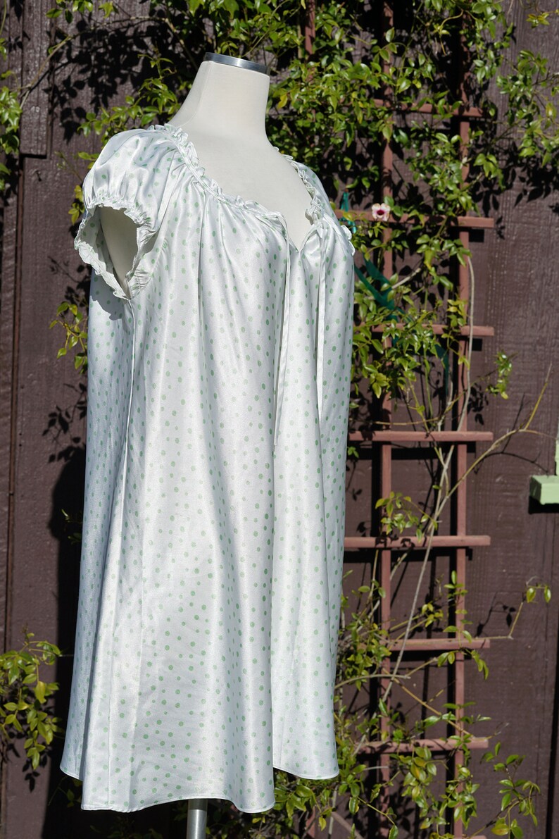 1990s 2000s White and Green Polka Dot Babydoll Mini Dress by Oscar de la Renta Pink Label 90s Y2K Flowy Sweet Ethereal Fairy Short Nightgown bild 4