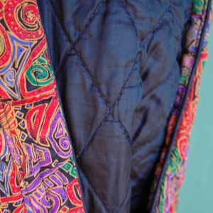 HOLIDAY 1980s Funky Swirl Artsy Red Purple Blue Green Quilted Vest with Frog Closure // 80s Oversized Boxy Quilted Artsy Vest Jacket image 9