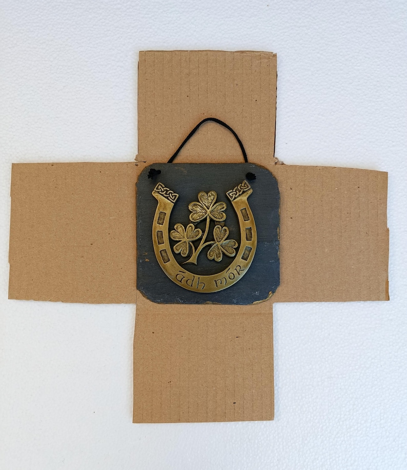 Ádh mór handgjord vägghängande plack i skiffer som betyder lycka till på irländska bild 2