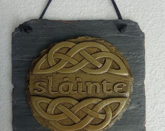 Sláinte irländsk handgjord väggplakett i skiffer. betyder heja, god hälsa
