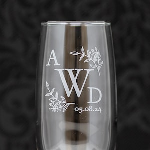 Floral Wedding Toasting Set of 2 Glasses, Flutes, Wine, Beer, Whiskey, Free Shipping and Personalization, Gifts for the Couple, Champagne
