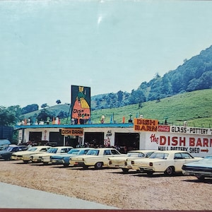 Dish Barn, Maggie Valley, North Carolina, Vintage Farbfoto-Postkarte, Reisekorrespondenz, Werbekarte