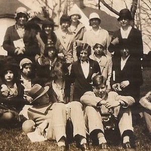 Cincinnatus High School Senioren in Mt. Vernon, april 1929, Vintage Foto, Sepia Colored Photo, Group Photo, 1920's Fashion afbeelding 1