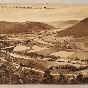 Vallée du Delaware et Walton forment Walton Mountain, carte postale vintage avec photo en noir et blanc, jamais utilisée ou timbrée, Scenic Valley