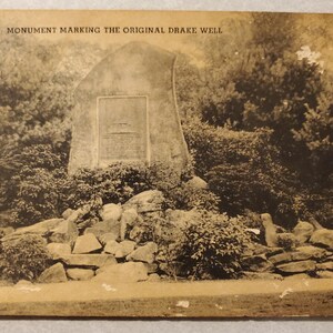 Monument Marking the Original Drake Well, Cherrytree Township, Pennsylvania, Vintage sepiafarbene Postkarte, historisches Wahrzeichen, Ölbohrgerät