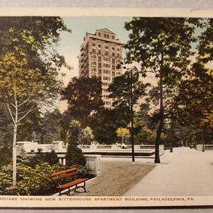 Postal antigua ilustrada en color de Rittenhouse Square que muestra el nuevo edificio de apartamentos Rittenhouse, Filadelfia, nunca utilizada