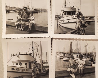 Spaß in der Marina, Seattle 1953, Vintage-Fotografien von Familien und Kindern, die in der Nähe von Fischerbooten posieren, Freedom, Western Flyer