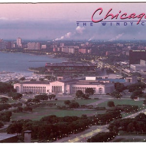 Chicago Illinois, McCormick Place avec Musée d’histoire naturelle, carte postale vintage, scène de rue pluvieuse, souvenir de voyage, vacances, aérien