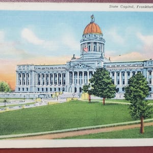 Edificio del Capitolio del Estado, Frankfort, Kentucky, postal antigua con ilustraciones en color, edificio gubernamental, correspondencia de viajes y vacaciones