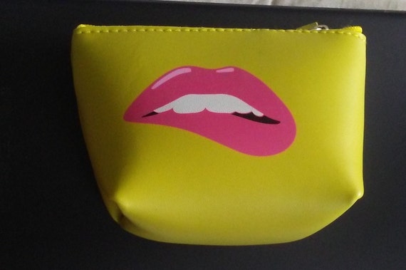 male mouth coin purse
