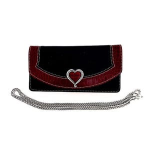 Cartera de mano cruzada Brighton / Cuero con ribete burdeos oscuro con relieve de cocodrilo / Cierre de corazón con la firma Artistry / Moda funcional para mujer