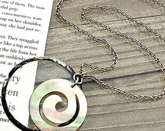 Sterling Silver Magnifying Glass Necklace: Blacklip Shell Pendant