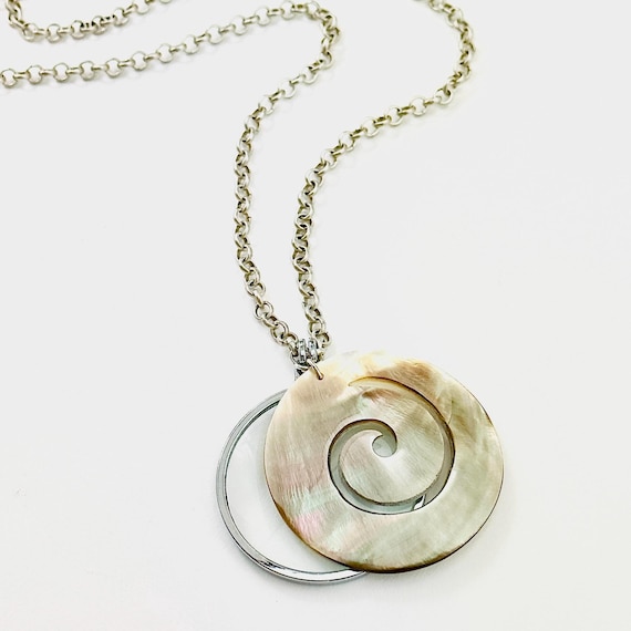 Sterling Silver Magnifying Glass Necklace: Blacklip Shell Pendant