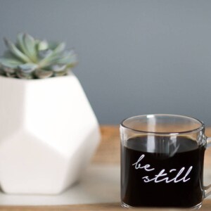 Essere ancora caffè tazza // Christian Coffee Mug / tazza di vetro / regalo cristiano / carino caffè tazza / divertente tazza di caffè / regalo per lei / tazza di caffè immagine 4