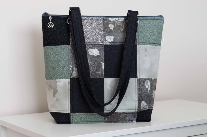 double handles pieced quilted padded zip top inside slip and zip pockets Stylin/' Squares Tote: large roomy interior 2 outside pockets