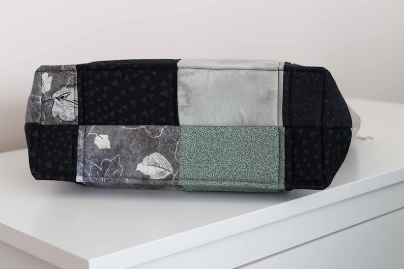 double handles pieced quilted padded zip top inside slip and zip pockets Stylin/' Squares Tote: large roomy interior 2 outside pockets