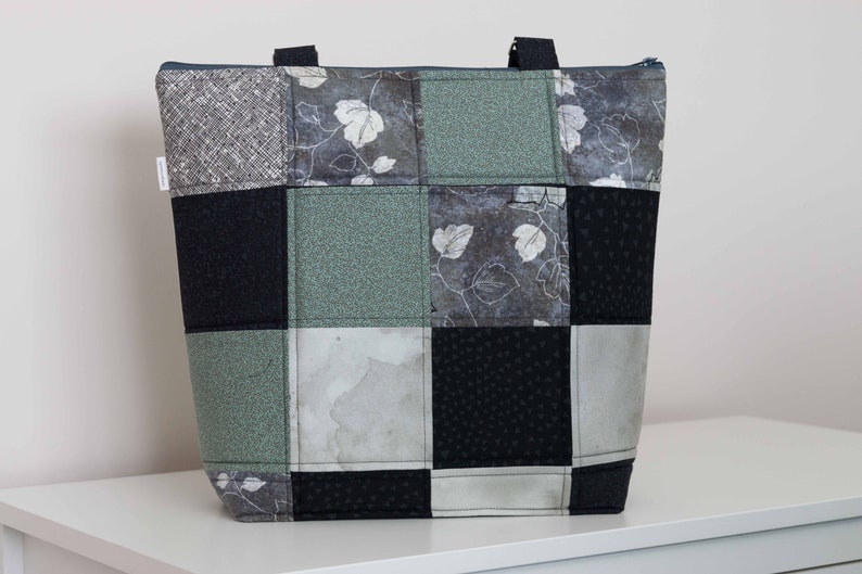 double handles pieced quilted padded zip top inside slip and zip pockets Stylin/' Squares Tote: large roomy interior 2 outside pockets