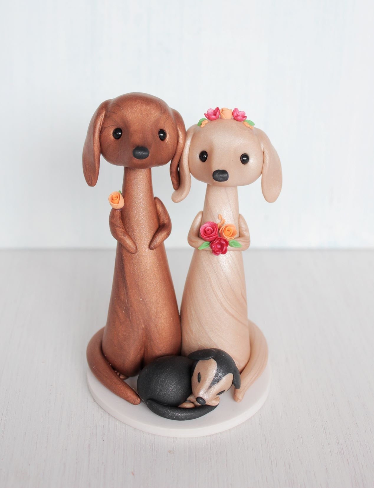 teckel dog wedding cake topper - chien saucisse, blaireau, figurine de saucisse par heartmade cottage